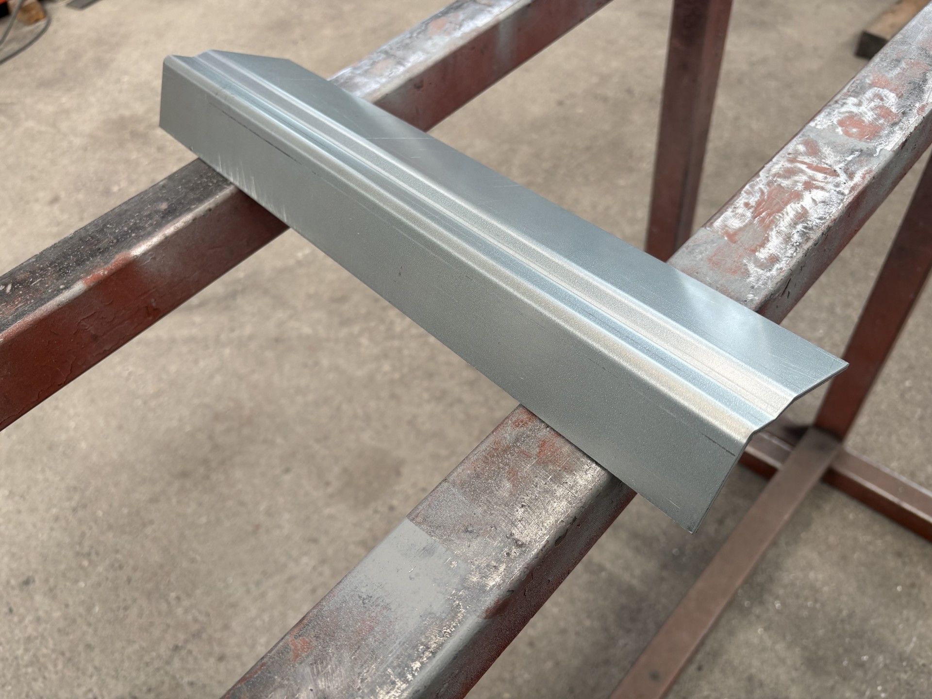 スチール曲げ物加工例